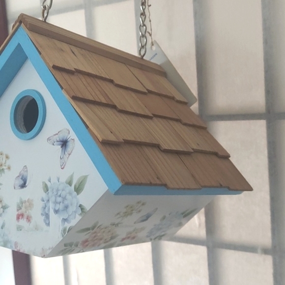 Home Bazzar Floral Butterfly Wooden shingled Handpainted Birdhouse New - Picture 4 of 16